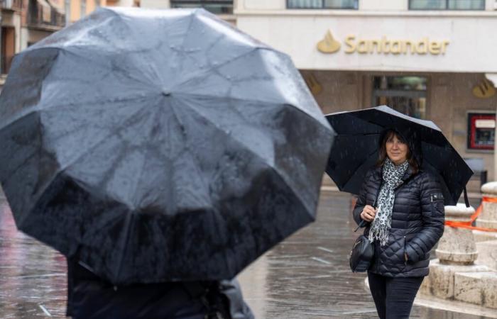 La dana se resiste a aflojar: alerta roja en Almería y avisos en seis comunidades | España