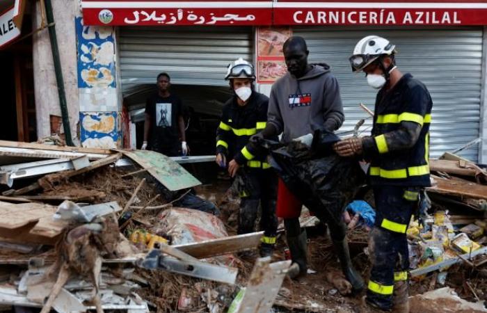 Inundaciones en España: los reyes llegaron a Valencia amenazados por más lluvias