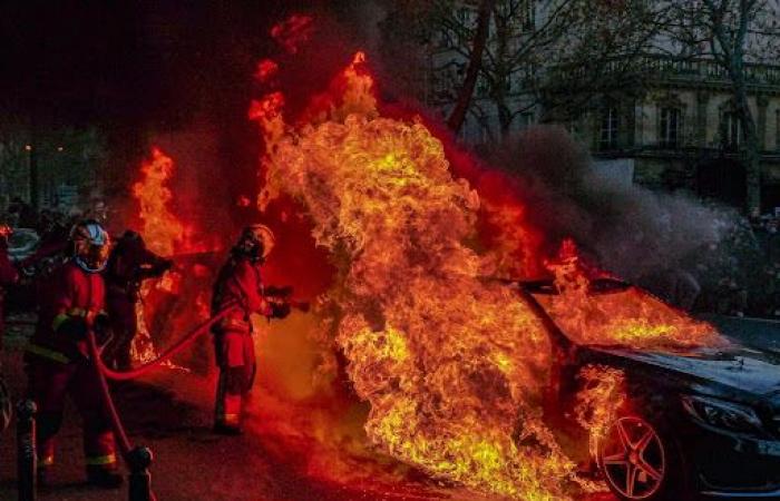 Un albañil fue encontrado muerto calcinado en un vehículo tipo Mercedes 190