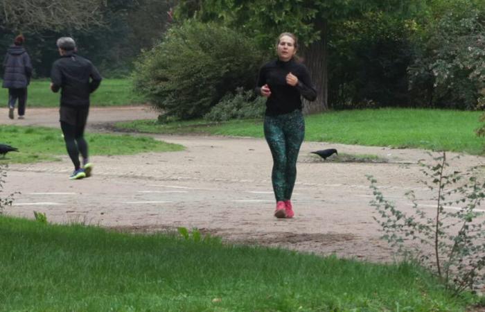 En el Bois de Boulogne, los corredores deben adaptarse para sentirse seguros.