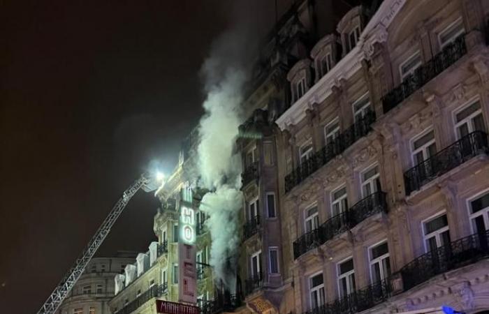 Un hotel destruido por un incendio, 40 personas evacuadas: ¿qué pasó anoche en Bruselas? (fotos)