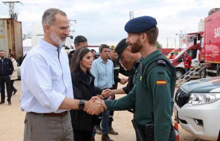 Inundaciones en España: los reyes llegaron a Valencia amenazados por más lluvias