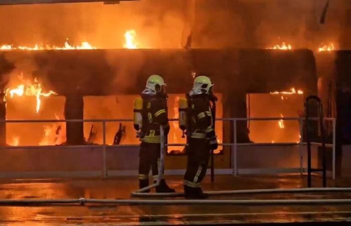 Berlín: Un tren se incendia en plena estación