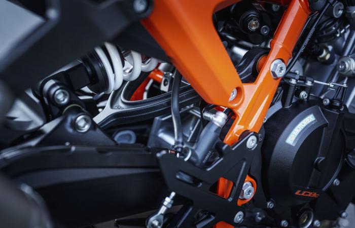 Nuevo: KTM añade una 990 Duke R, más deportiva que la 990 Duke