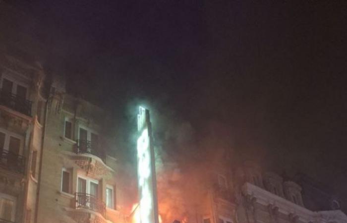 Un incendio arrasa un hotel en el centro de Bruselas: decenas de personas evacuadas