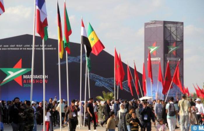 Un espectáculo impresionante de la patrulla acrobática “Marcha Verde” al final de la 7ª edición del “Salón Aeronáutico de Marrakech”