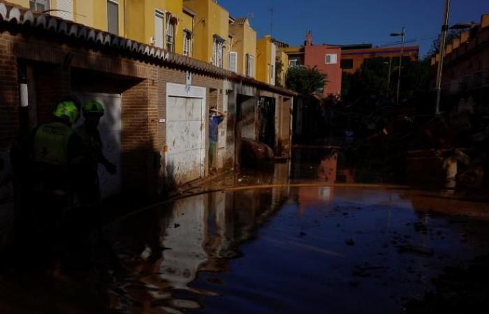 Inundaciones en España: los reyes llegaron a Valencia amenazados por más lluvias