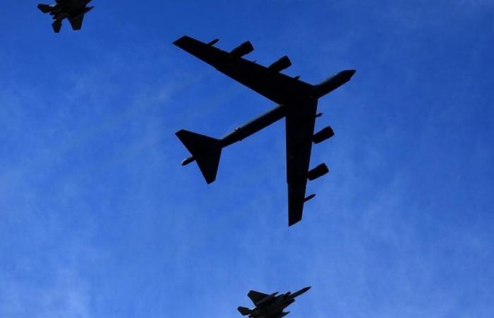 Aviones de combate B-52 estadounidenses llegaron a la región para advertir a Irán