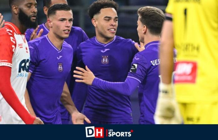 Anderlecht gana sin forzar su talento ante un Kortrijk muy débil (4-0)