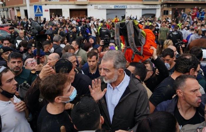 El Rey de España abandonó Paiporta ante el enfado de la multitud