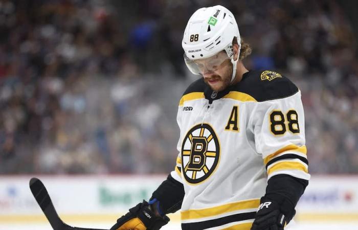 David Pastrnak enviado al banquillo por su entrenador