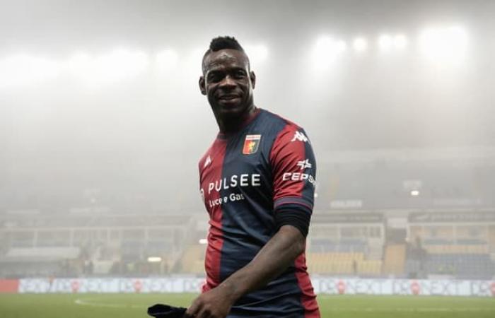 Balotelli se pone amarilla en 7 minutos y acaba en calzoncillos para su gran regreso a la Serie A