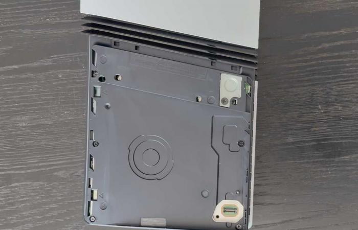 La PS5 Pro combina las mejores partes de la OG PS5 y el diseño delgado de la PS5