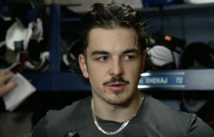 Cuatro jóvenes defensores canadienses en el hielo 90 minutos antes de la práctica