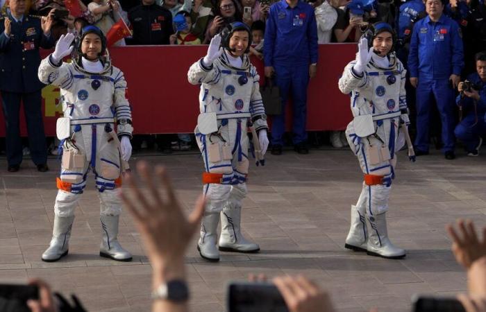 Tres astronautas chinos regresan a la Tierra tras 6 meses en el espacio