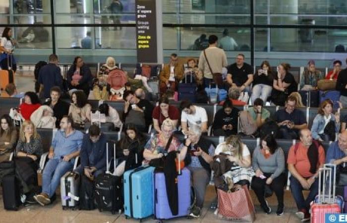 Grandes retrasos y cancelaciones en el aeropuerto de Barcelona por el mal tiempo