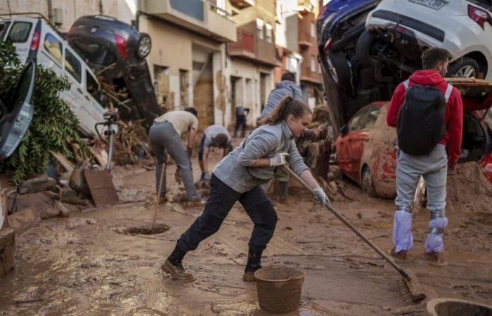 Inundaciones en España: el ejército sigue buscando supervivientes, al menos 217 muertos