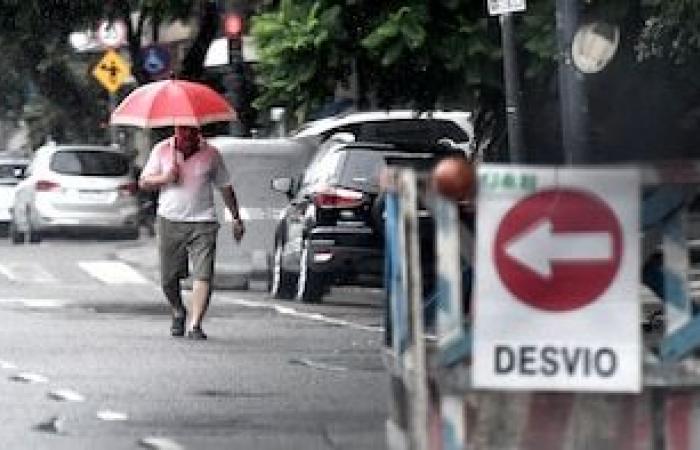 Rige una alerta naranja y amarilla por fuertes tormentas para 10 provincias: cuáles son las áreas más afectadas