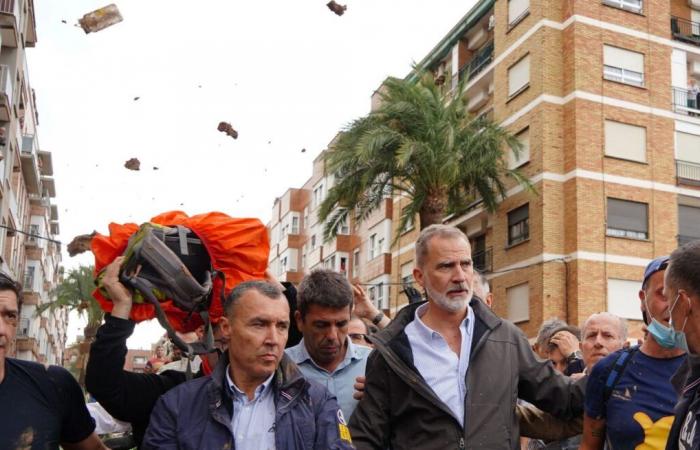 Inundaciones en España: el rey y el primer ministro se enfrentan a la ira de la multitud