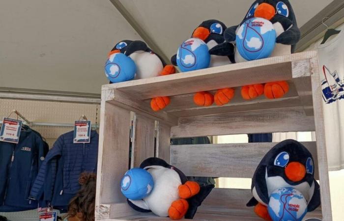 Gran éxito de la mascota Adelia en el pueblo de Vendée Globe