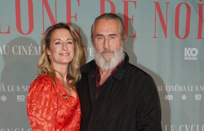 [PHOTOS] Rara salida pública de Christine Beaulieu y Roy Dupuis en la alfombra roja de la película “El ciclón de Navidad”