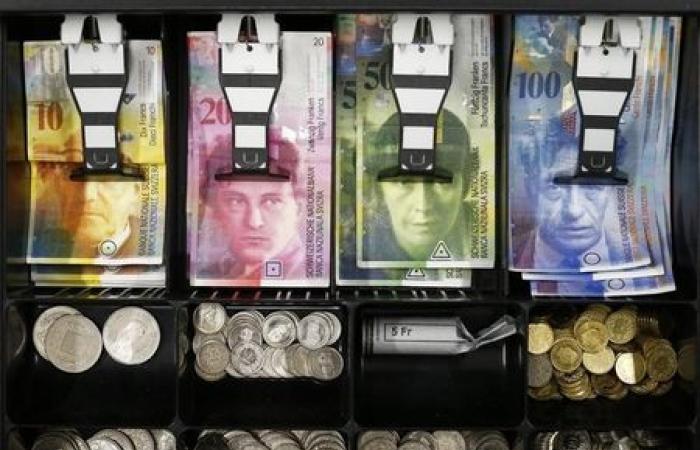 El dólar cae ante las últimas encuestas sobre las elecciones presidenciales estadounidenses