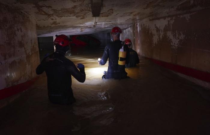 Inundaciones en España | La búsqueda de víctimas se centra en los estacionamientos