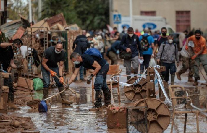 Miles de voluntarios ayudan en las zonas de catástrofe españolas