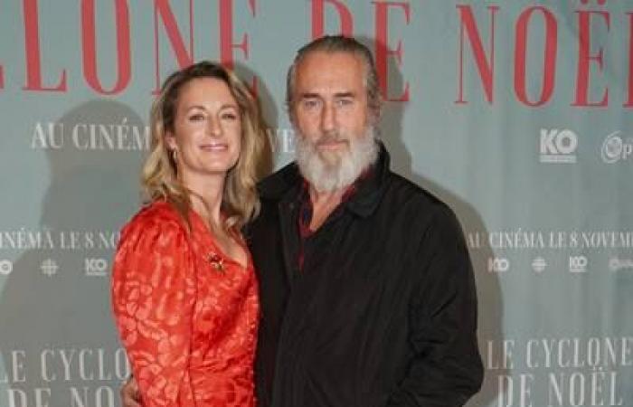 [PHOTOS] Rara salida pública de Christine Beaulieu y Roy Dupuis en la alfombra roja de la película “El ciclón de Navidad”