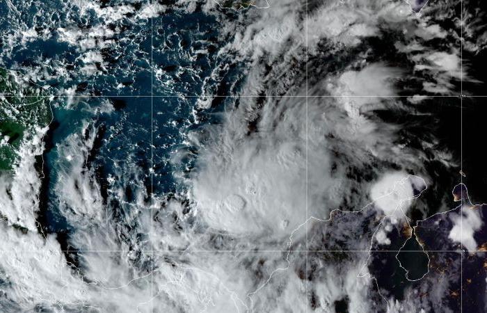 Alertas de tormenta tropical y huracanes emitidas para Jamaica y las Islas Caimán