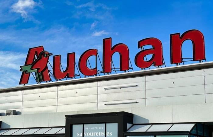 Auchan planea eliminar alrededor de 2.300 puestos