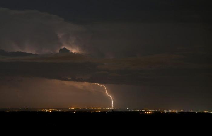 ¿Qué es este misterioso fenómeno captado por un cazador de tormentas?