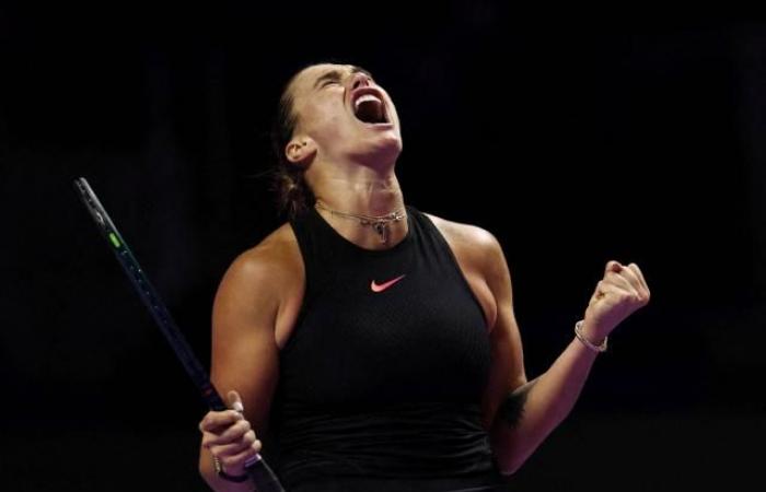 Aryna Sabalenka borra a Jasmine Paolini y avanza a semifinales del Masters de Riad