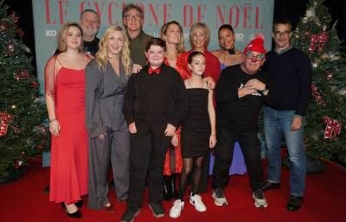 [PHOTOS] Rara salida pública de Christine Beaulieu y Roy Dupuis en la alfombra roja de la película “El ciclón de Navidad”