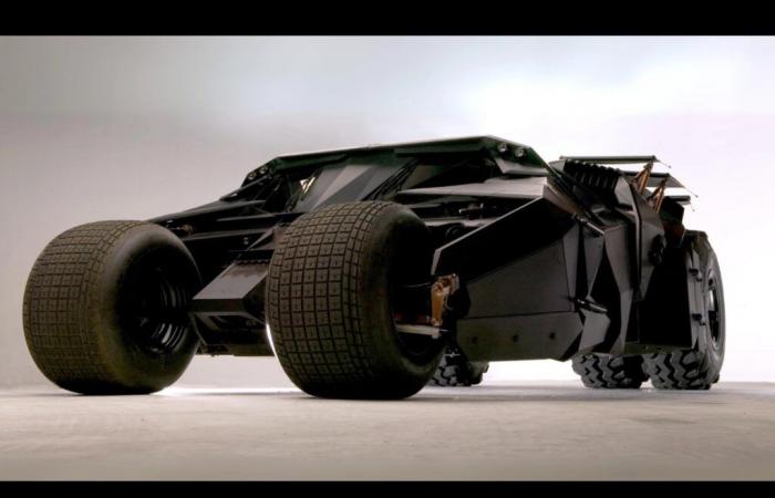 ¿Qué tal el Batman Tumbler en tu garaje?