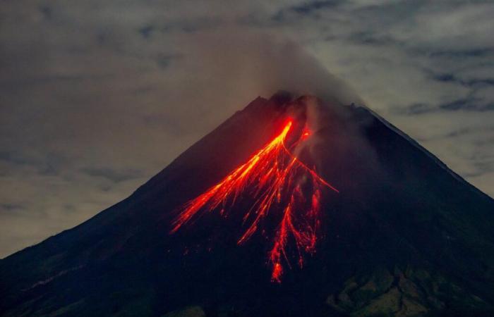 Asia: Seis muertos en erupción volcánica en el este de Indonesia