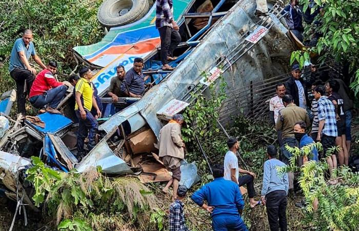 India | Al menos 36 muertos en accidente de autobús en el Himalaya