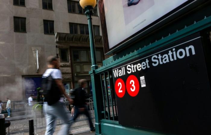 Wall Street cae ligeramente, las tasas de los bonos se desploman – 11/04/2024 a las 4:05 p.m.