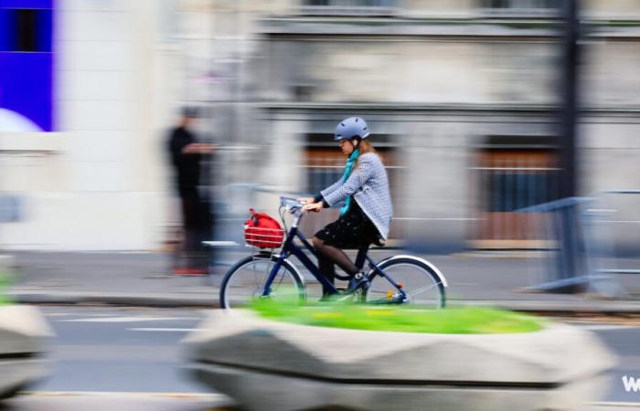 ¿Por qué es tan difícil andar en bicicleta en los suburbios de París?