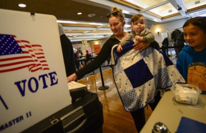 Cómo la AP puede declarar ganadores en estados donde las urnas acaban de cerrar