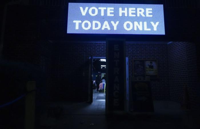 Amenazas de bomba atribuidas a Rusia interrumpen votación