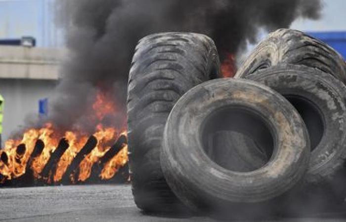 En Cholet, los empleados de Michelin enfadados tras el anuncio del cierre de la fábrica