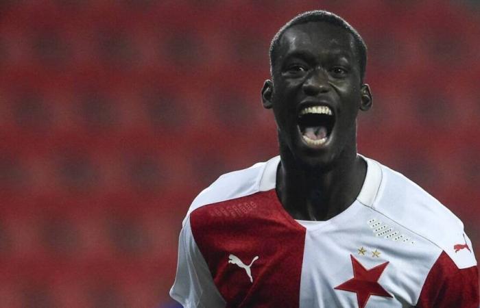 Estadio de Brest. De la D3 checa a la Champions, el increíble viaje de Abdallah Sima