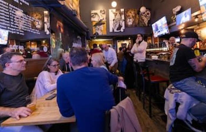 Elecciones presidenciales estadounidenses: la gente se reunió en un bar de la Grande Allée para una velada “histórica”