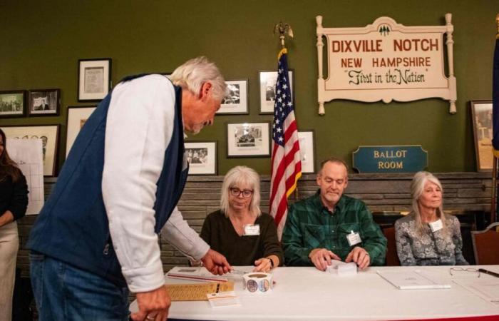 Elecciones presidenciales de Estados Unidos: los primeros votos contados en un pueblo de New Hampshire