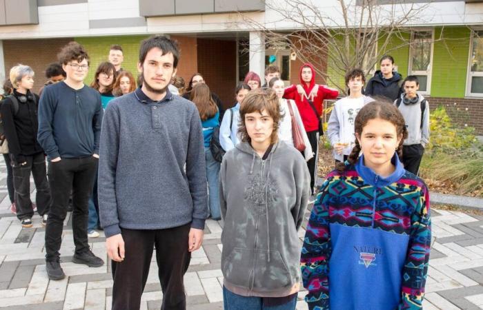 “Fui a ver a la dirección unas cincuenta veces”: los estudiantes se movilizan contra un profesor de matemáticas incompetente