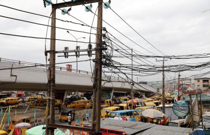 La red eléctrica de Nigeria vuelve a colapsar parcialmente, provocando cortes de energía