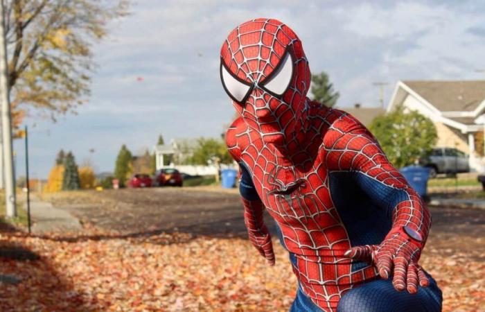 La magia de Spider-Man: Spider-Man siembra felicidad en Saguenay