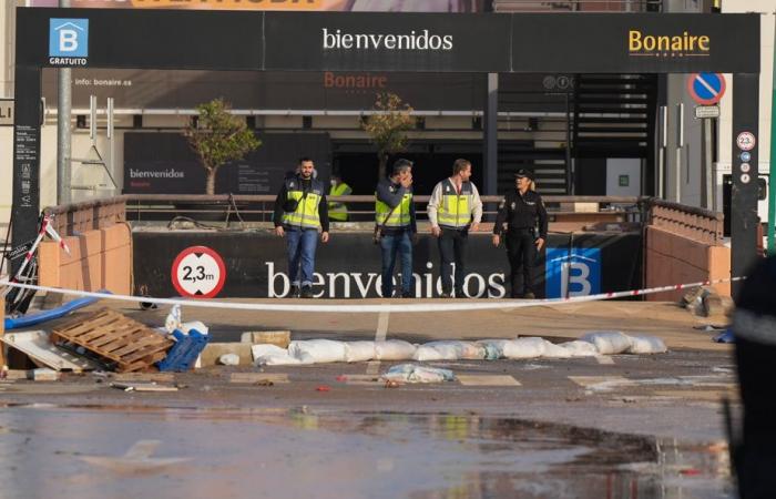 Inundaciones en España | El gobierno presenta un plan de ayuda y continúa las operaciones de limpieza