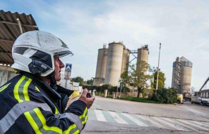 En una fábrica de cemento en Beaucaire: un fallo eléctrico provoca un gran incendio en un silo de carbón, la intervención de los bomberos sigue en marcha